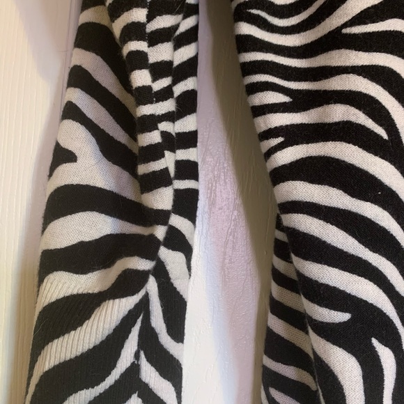 Lightweight Animal Print Sweatee - Picture 7 of 7